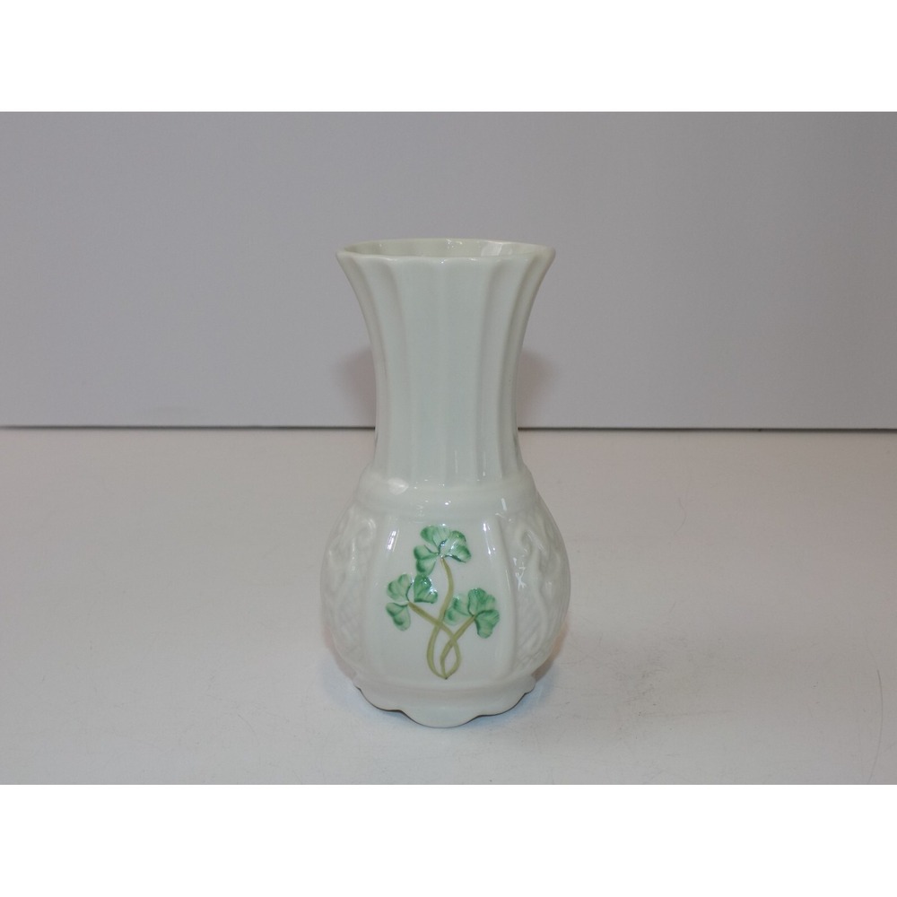 BELLEEK IRELAND Vintage 5" porcelain figurine SHAMROCK FLOWER BUD VASE Nadine - Picture 6 of 16
